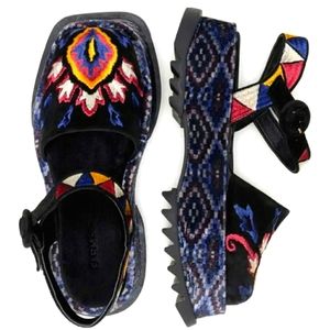 Farm Rio Brazil toe closed sandals